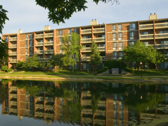 Lake+House Apartments Photo