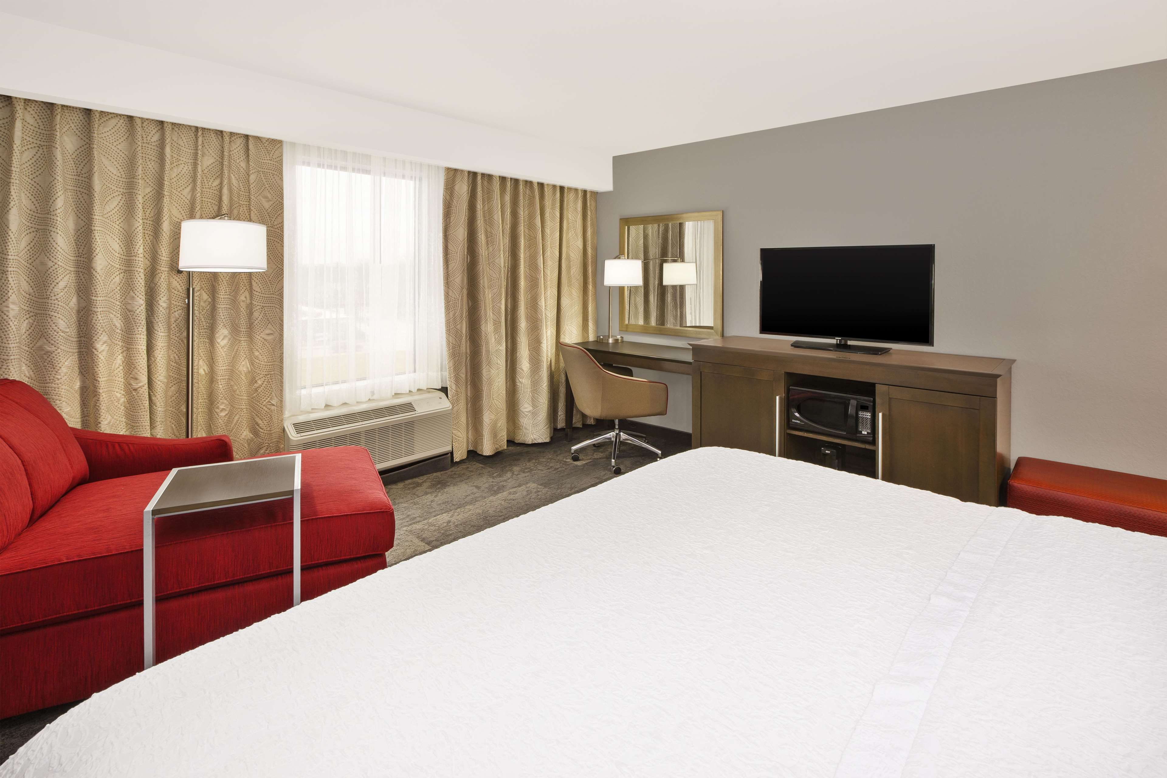 Hampton Inn by Hilton Detroit Dearborn Photo