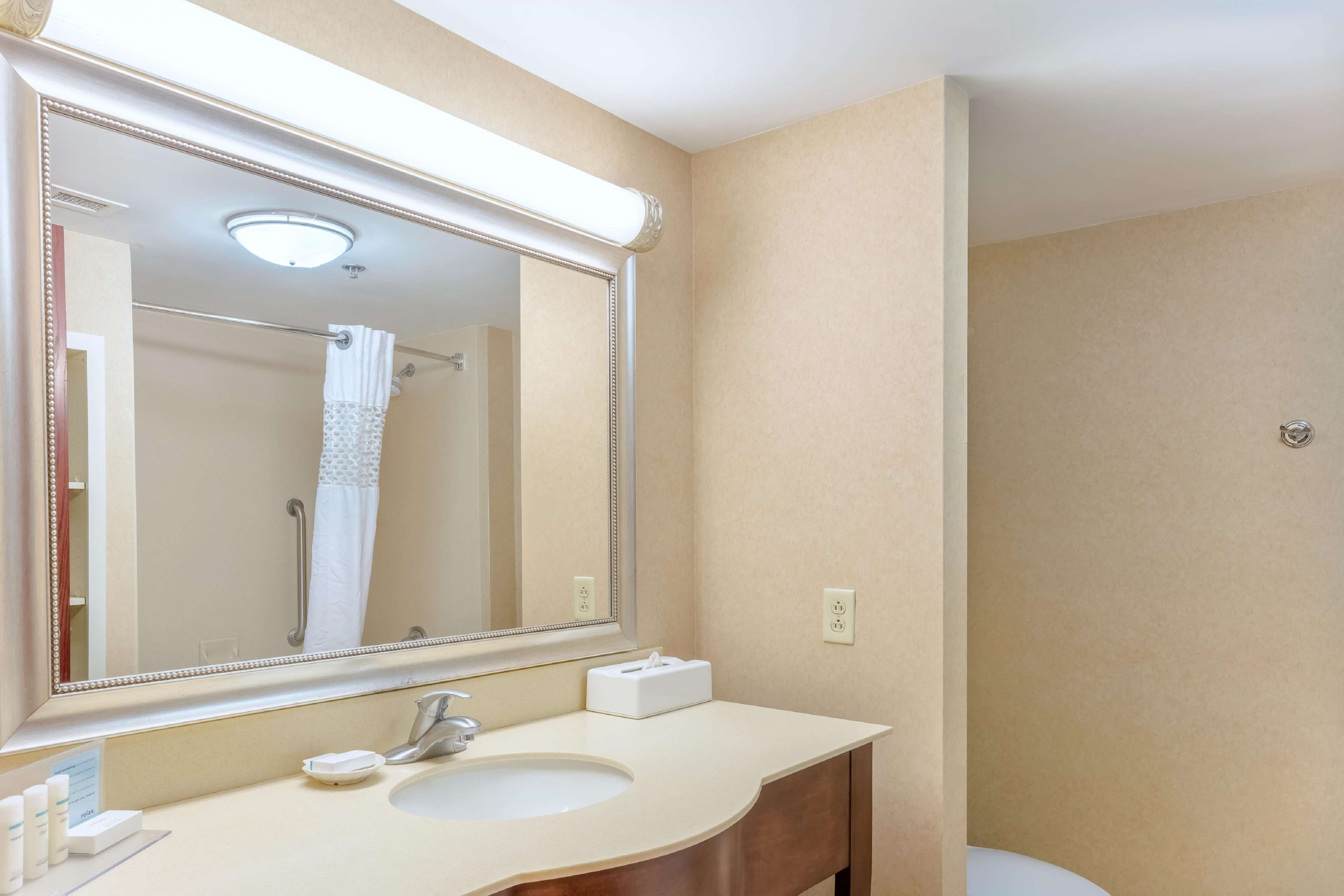 Hampton Inn Madison Huntsville Airport Photo