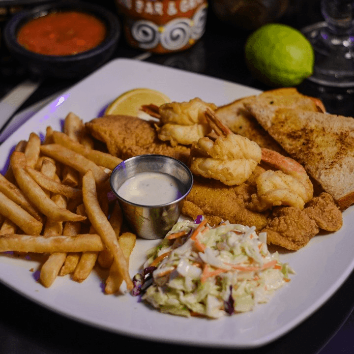 Filete y Camarones Empanizados