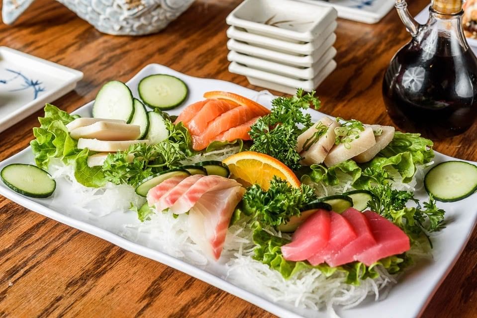 Sashimi Deluxe •