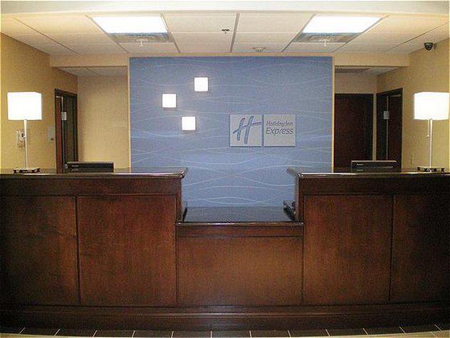 Holiday Inn Express & Suites Alvarado Photo