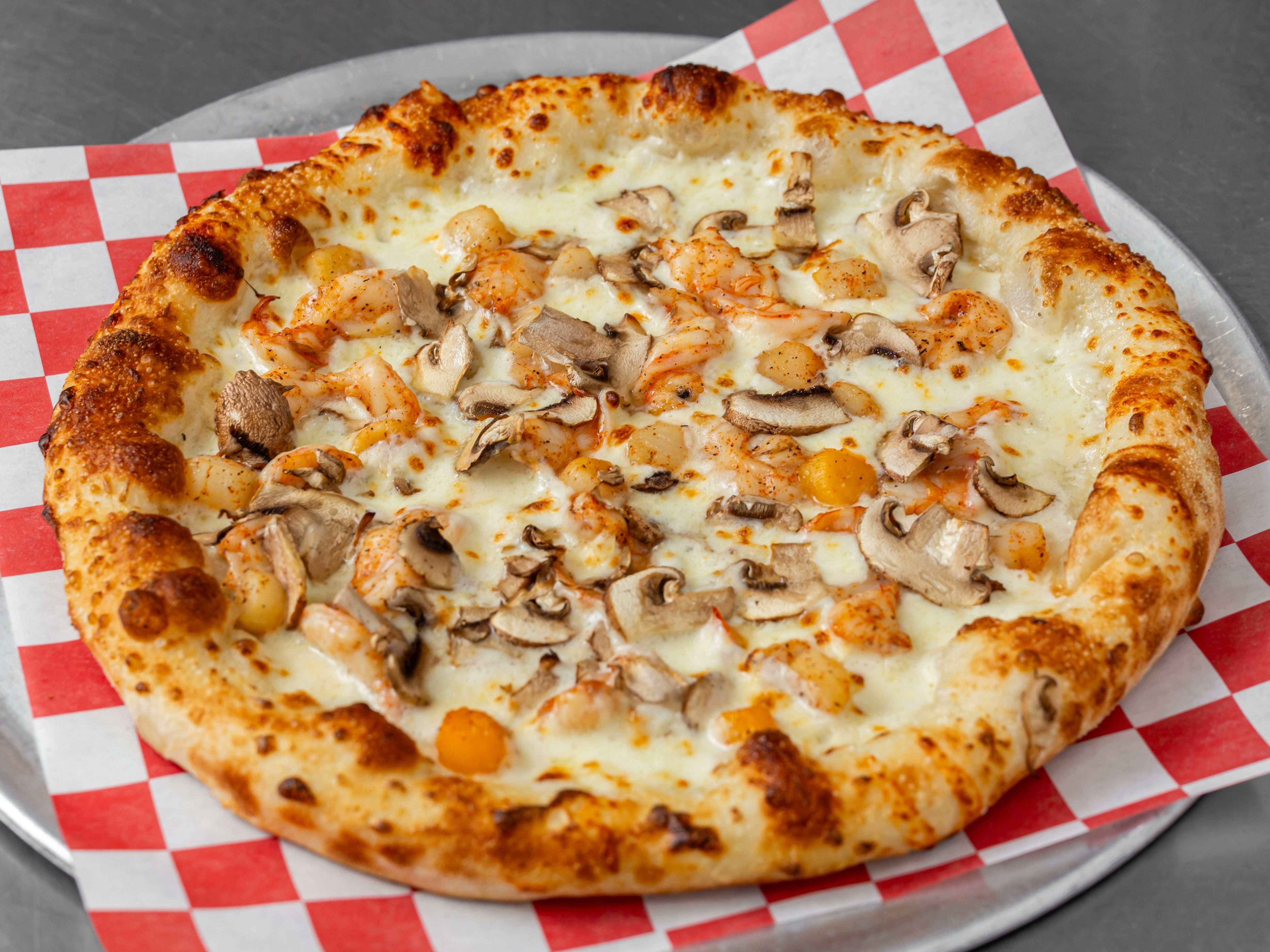 14" Seafood Alfredo Pizza