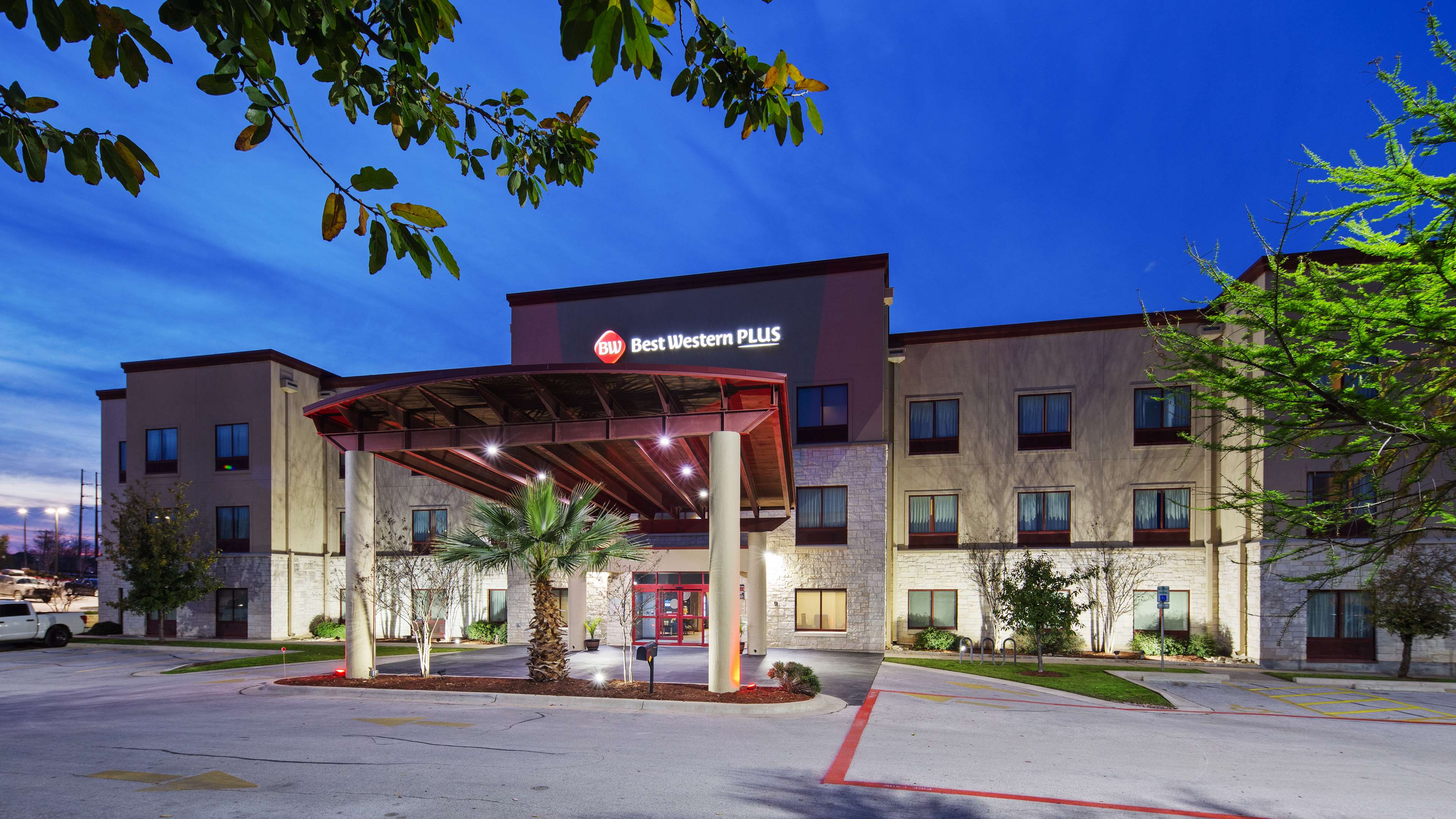 Best Western Plus Austin Airport Inn & Suites Photo