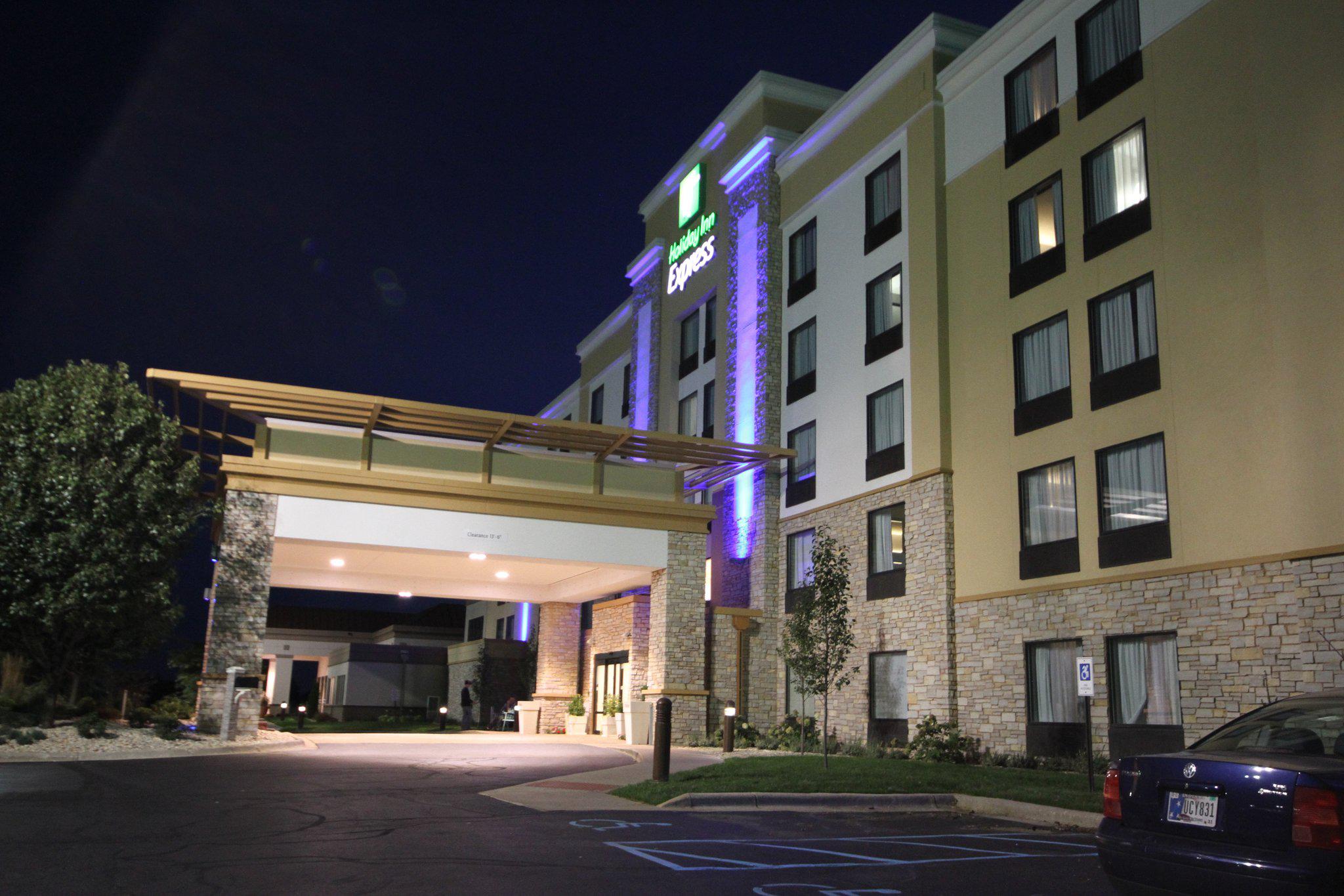 Holiday Inn Express Janesville-I-90 & US Hwy 14 Photo