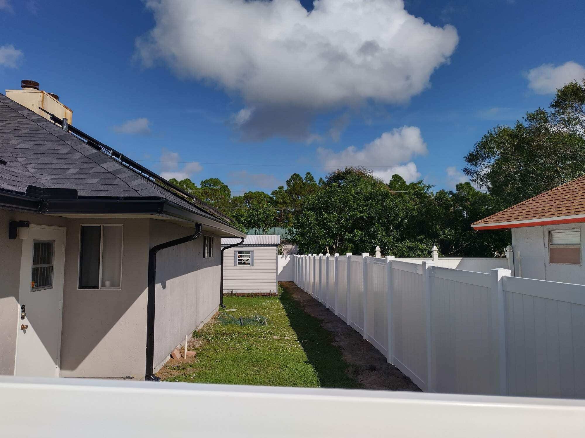 AAA Quality Fence Image