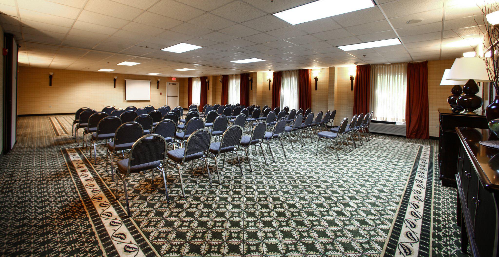 Holiday Inn Express & Suites Atlanta-Emory University Area Photo