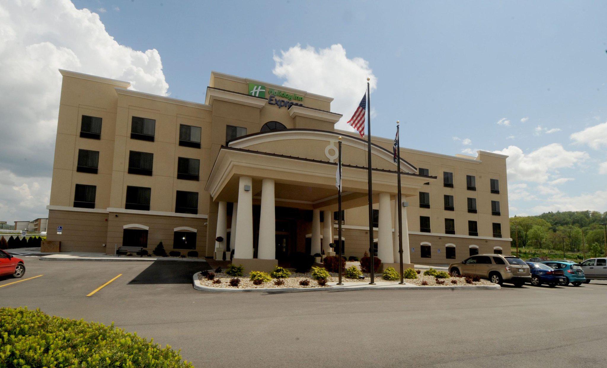 Holiday Inn Express Somerset Photo