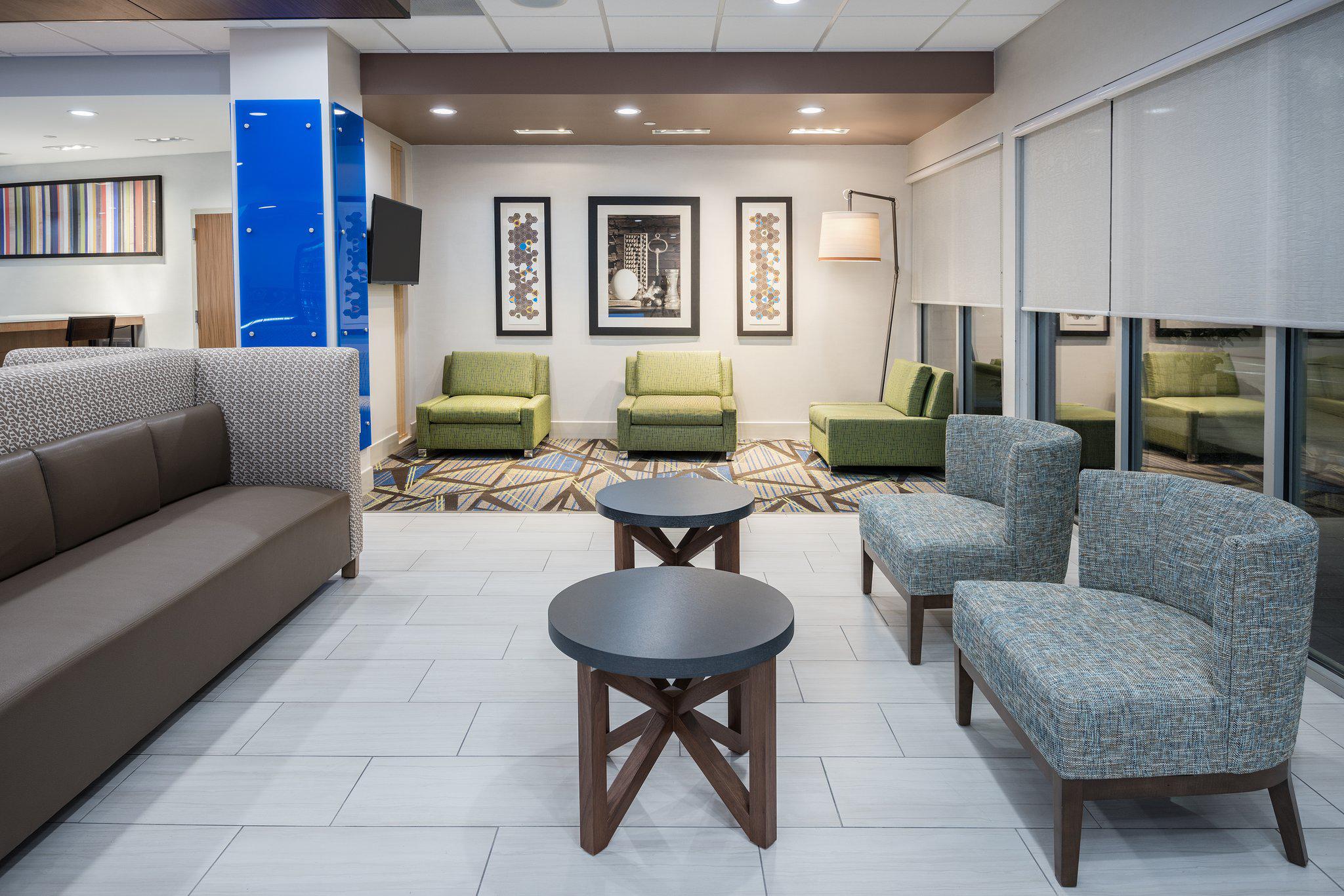 Holiday Inn Express & Suites Sugar Land SE - Missouri City Photo