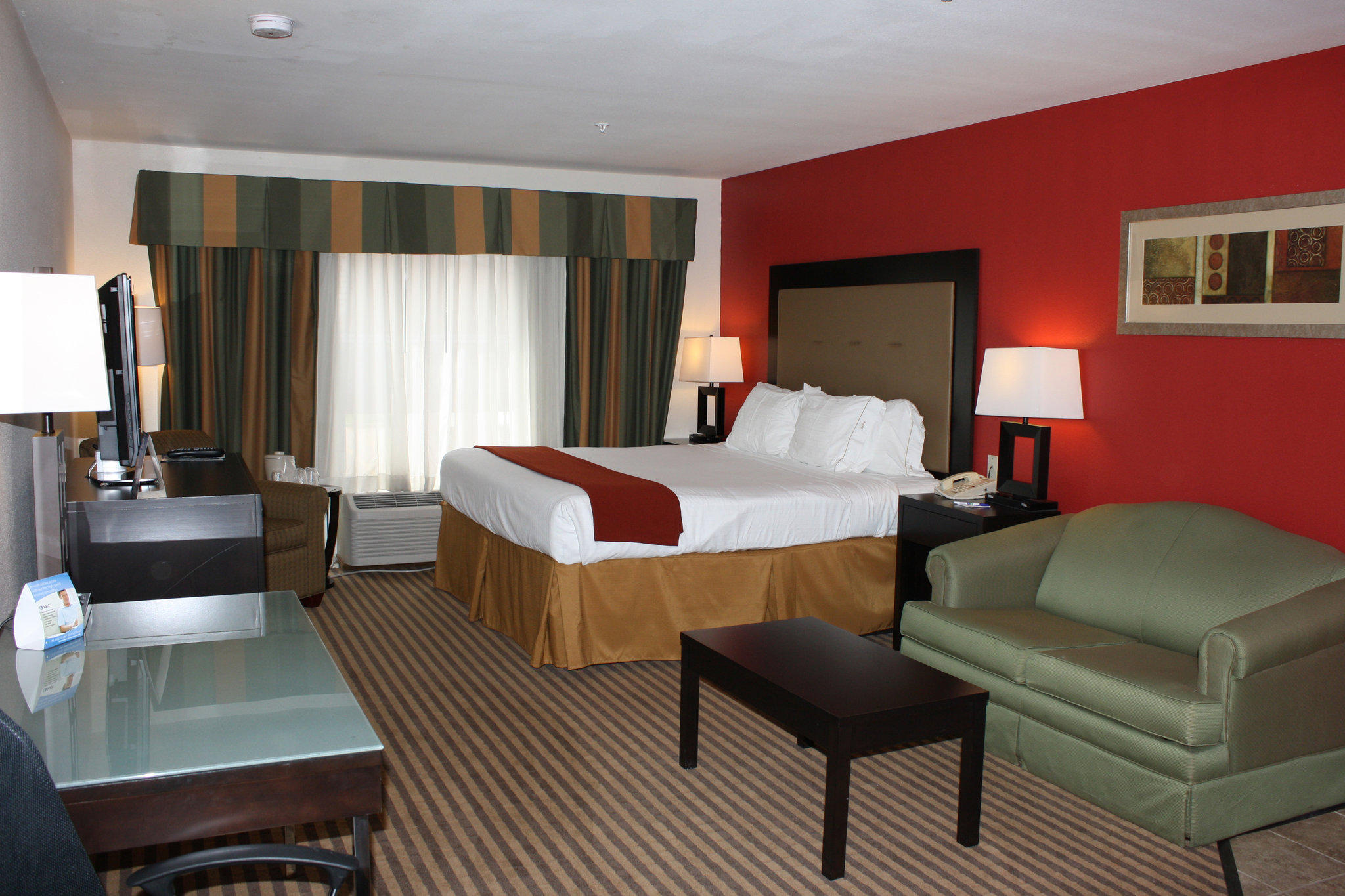 Holiday Inn Express & Suites Livingston Photo