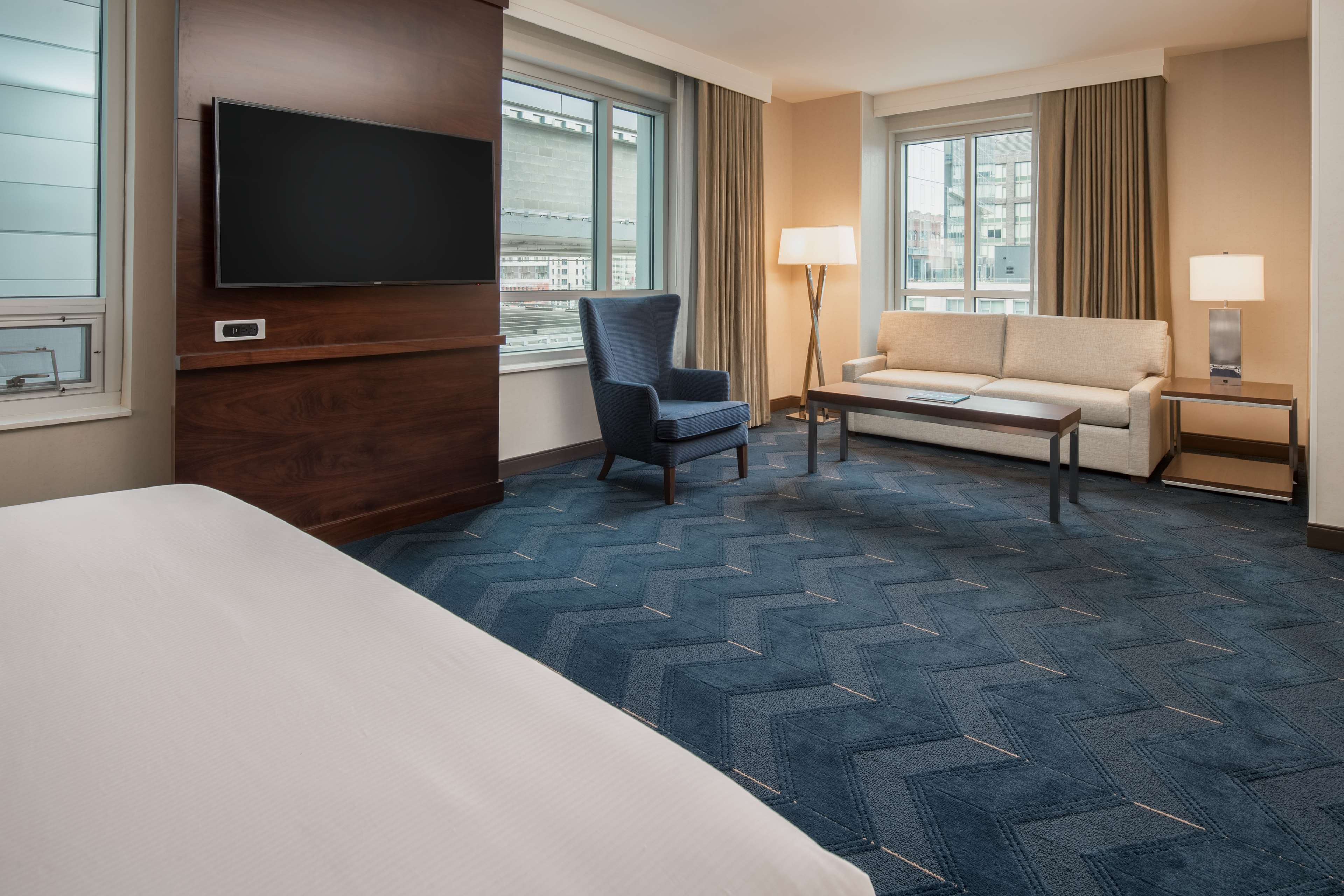 Embassy Suites by Hilton Seattle Downtown Pioneer Square Photo