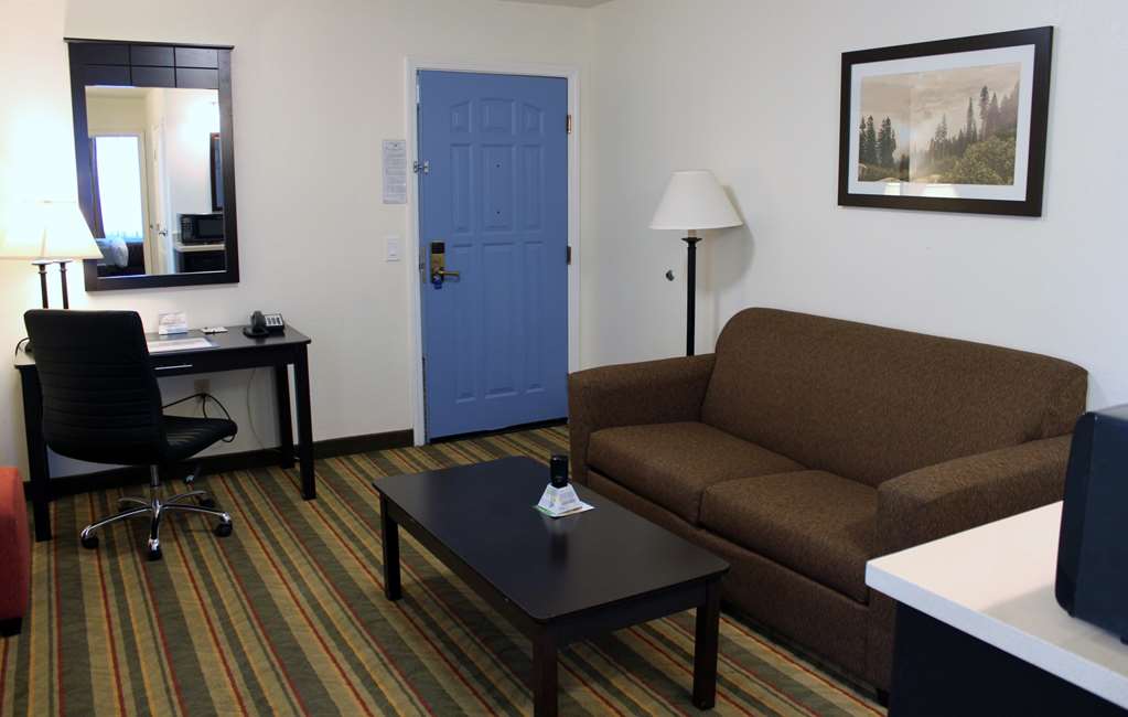 Best Western Visalia Hotel Image