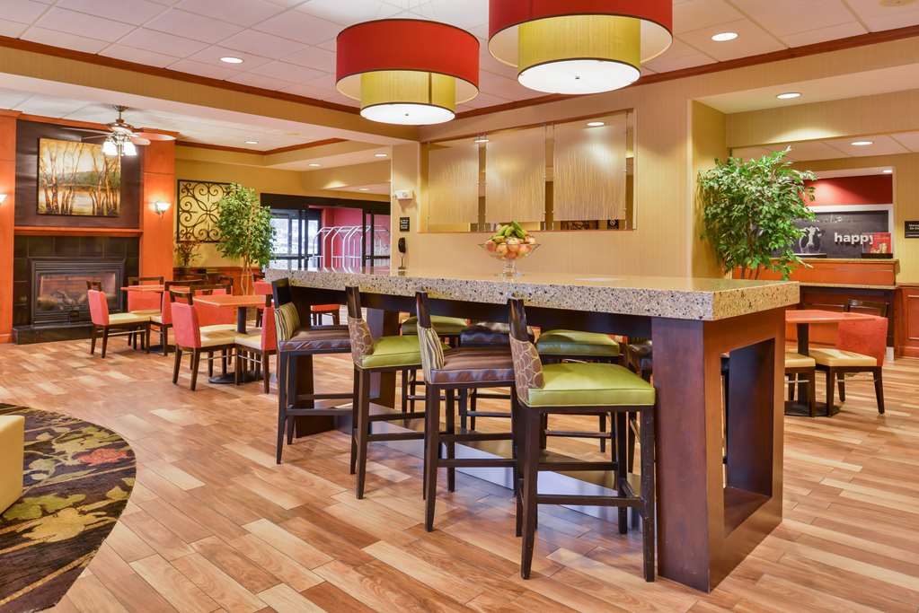 Hampton Inn Emporia Image