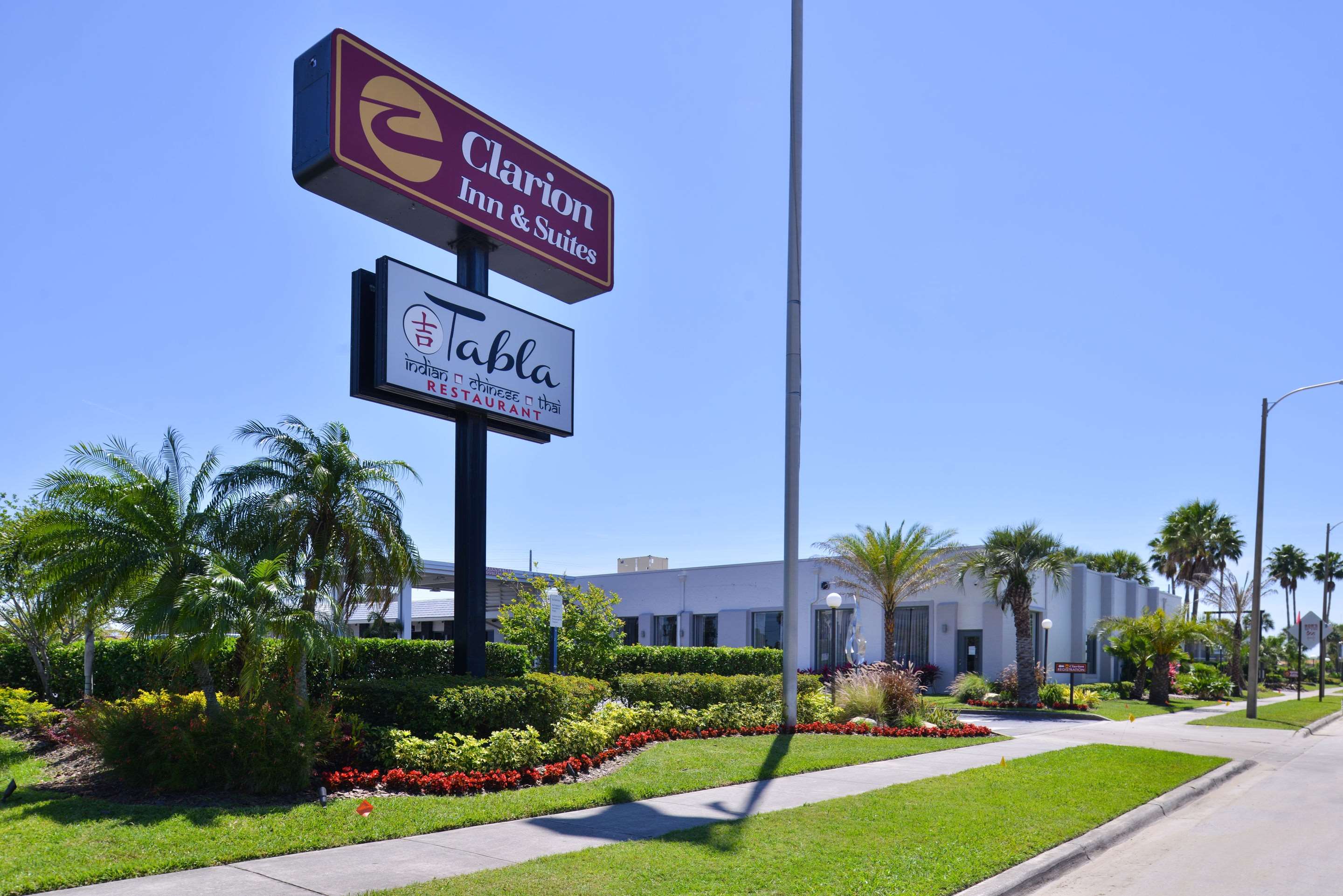 Clarion Inn & Suites Across From Universal Orlando Resort Photo
