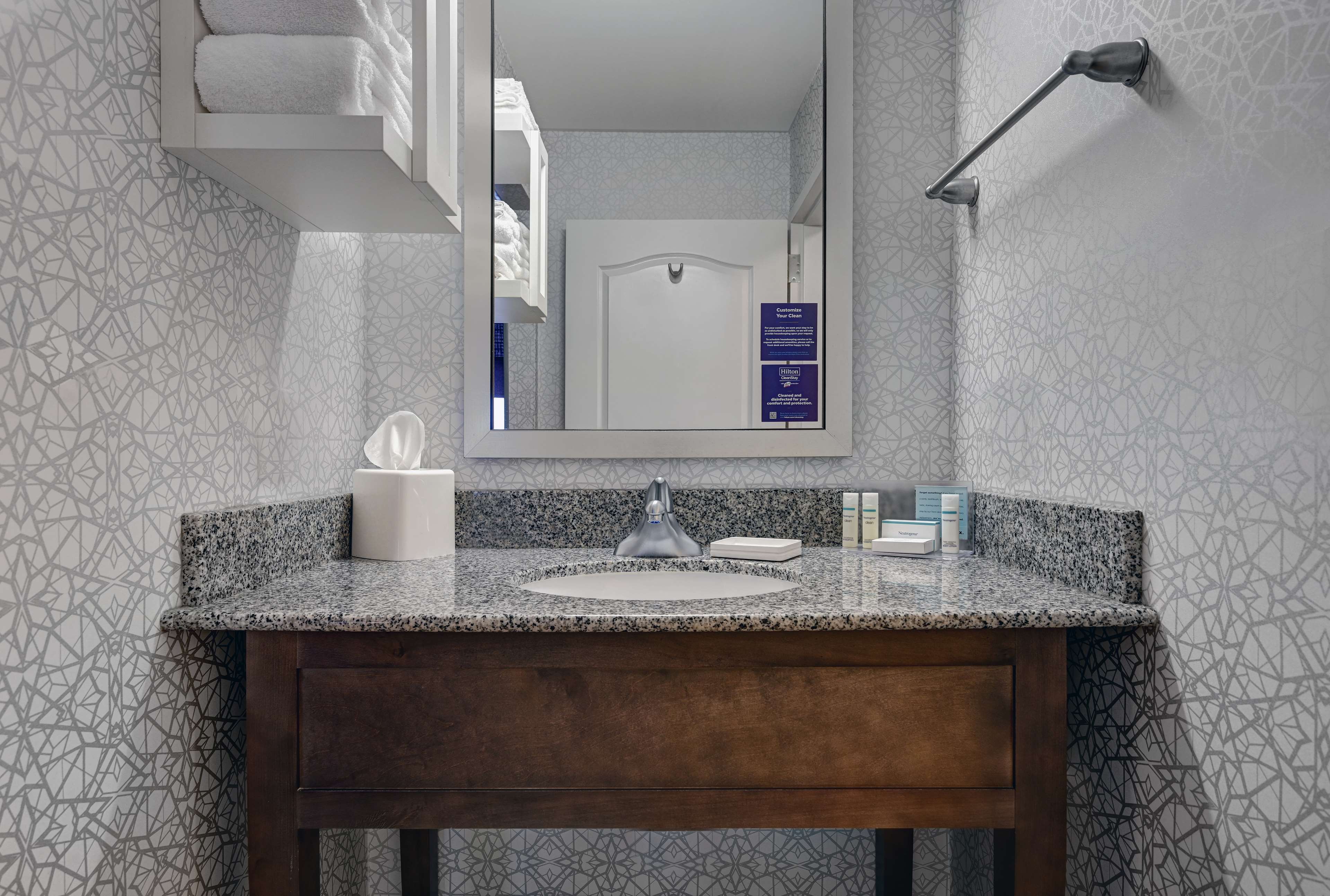 Guest room bath