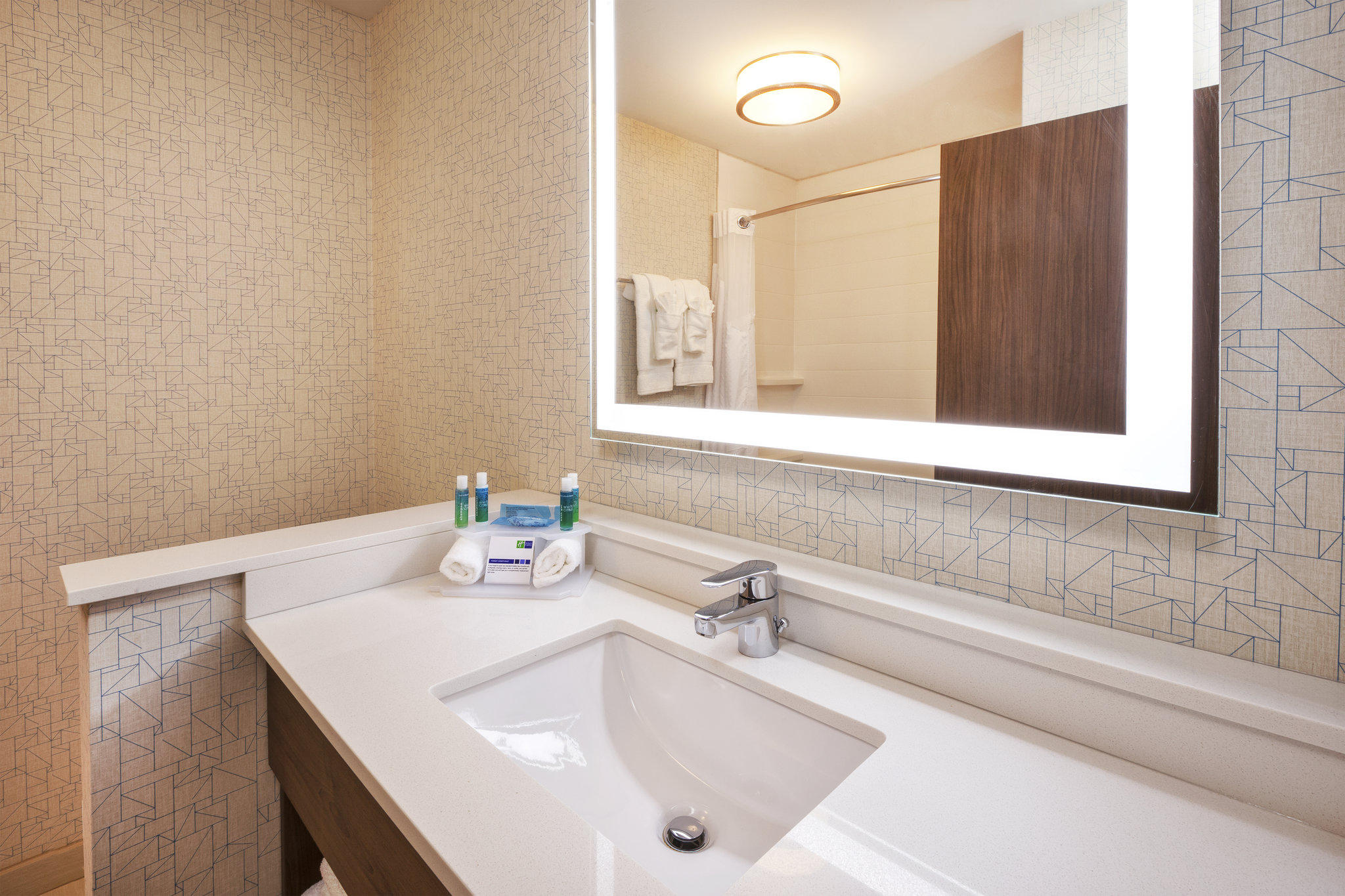 Holiday Inn Express & Suites New Castle Photo