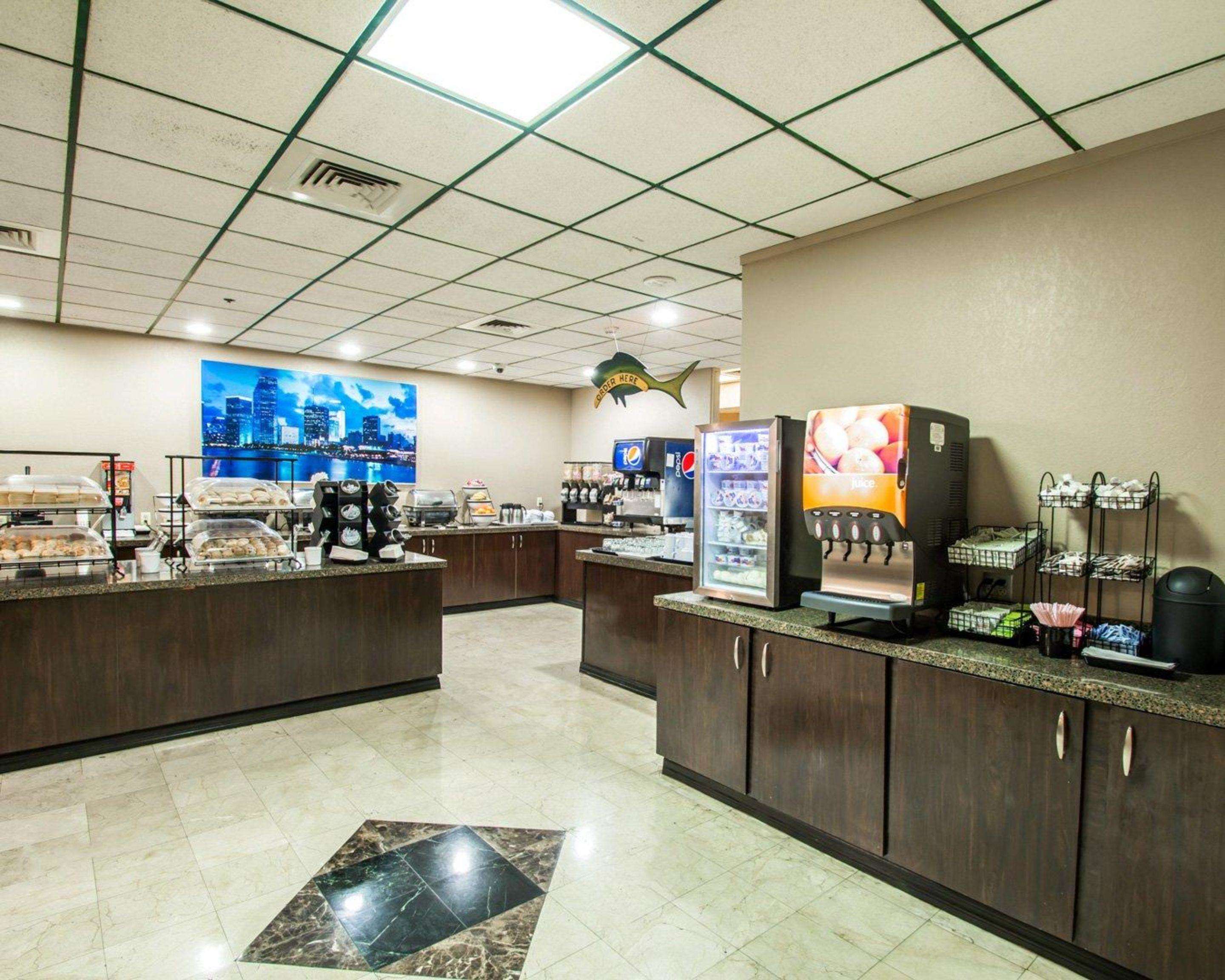 Clarion Inn & Suites Miami International Airport Photo