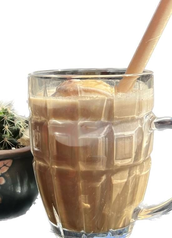 Thai Tea Float (24 oz.)