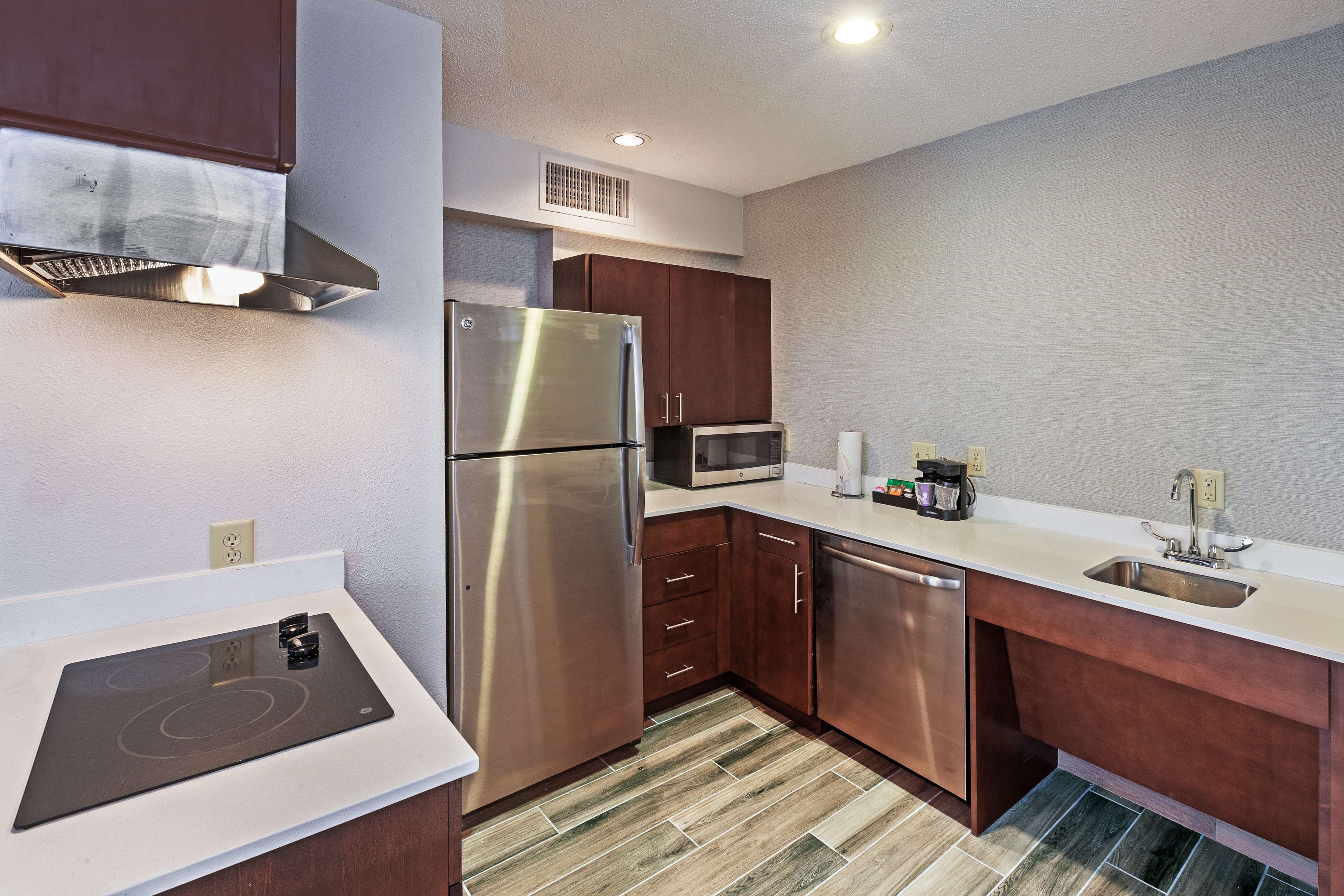 Homewood Suites by Hilton Greensboro Photo