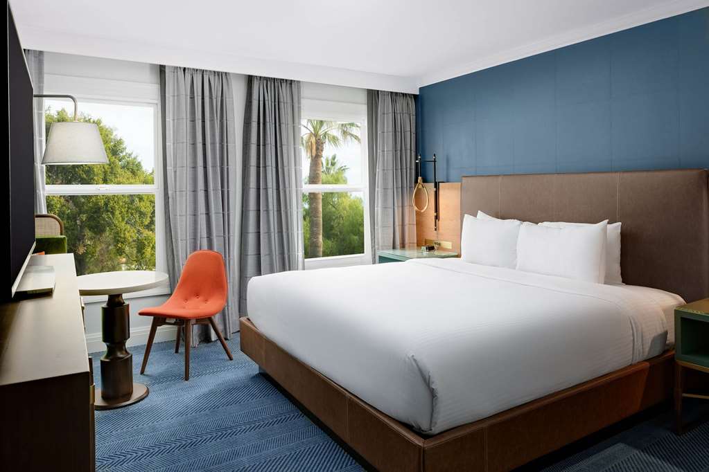 Hayes Mansion San Jose, Curio Collection by Hilton Image