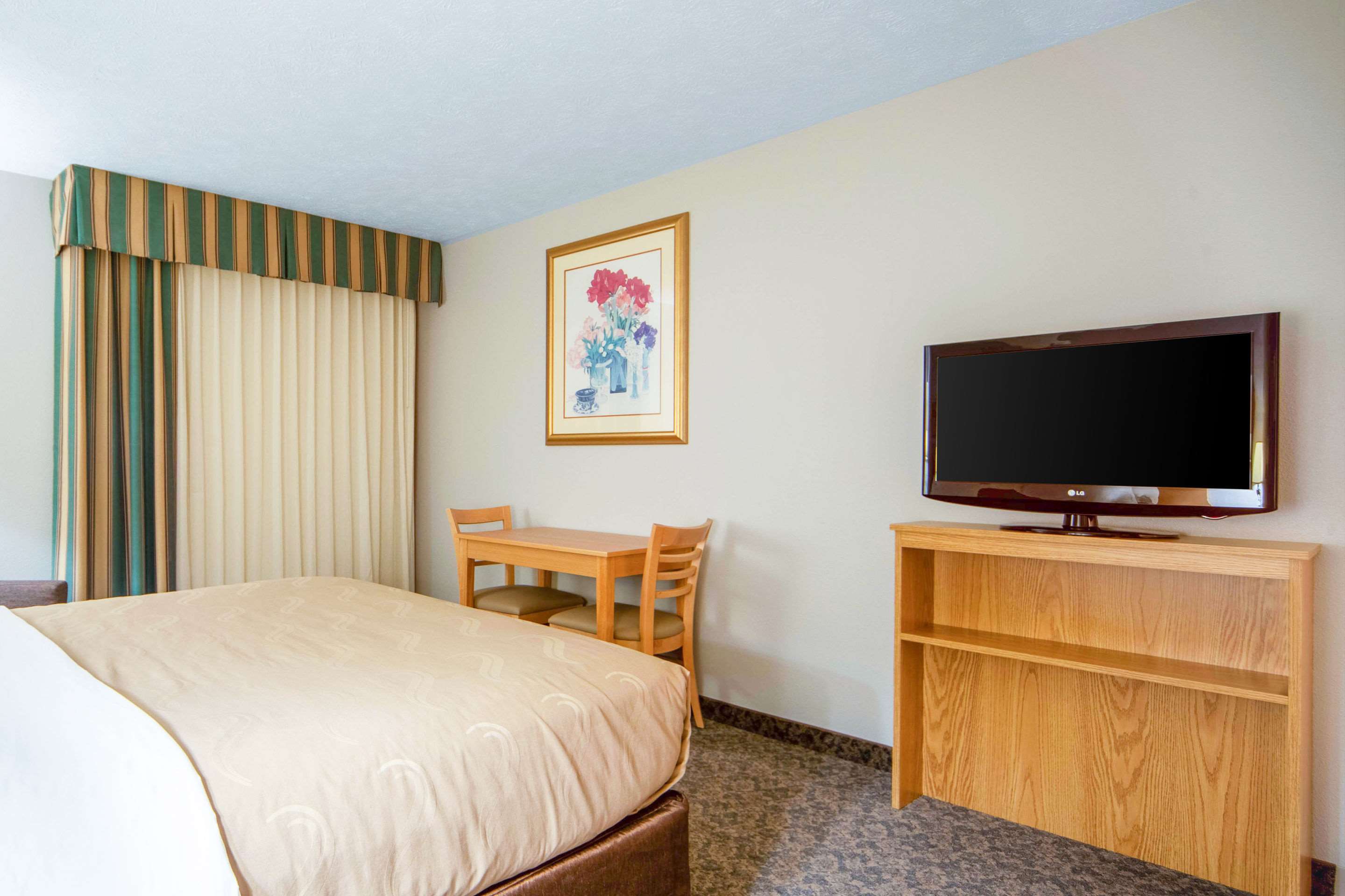 Suburban Extended Stay Hotel Photo