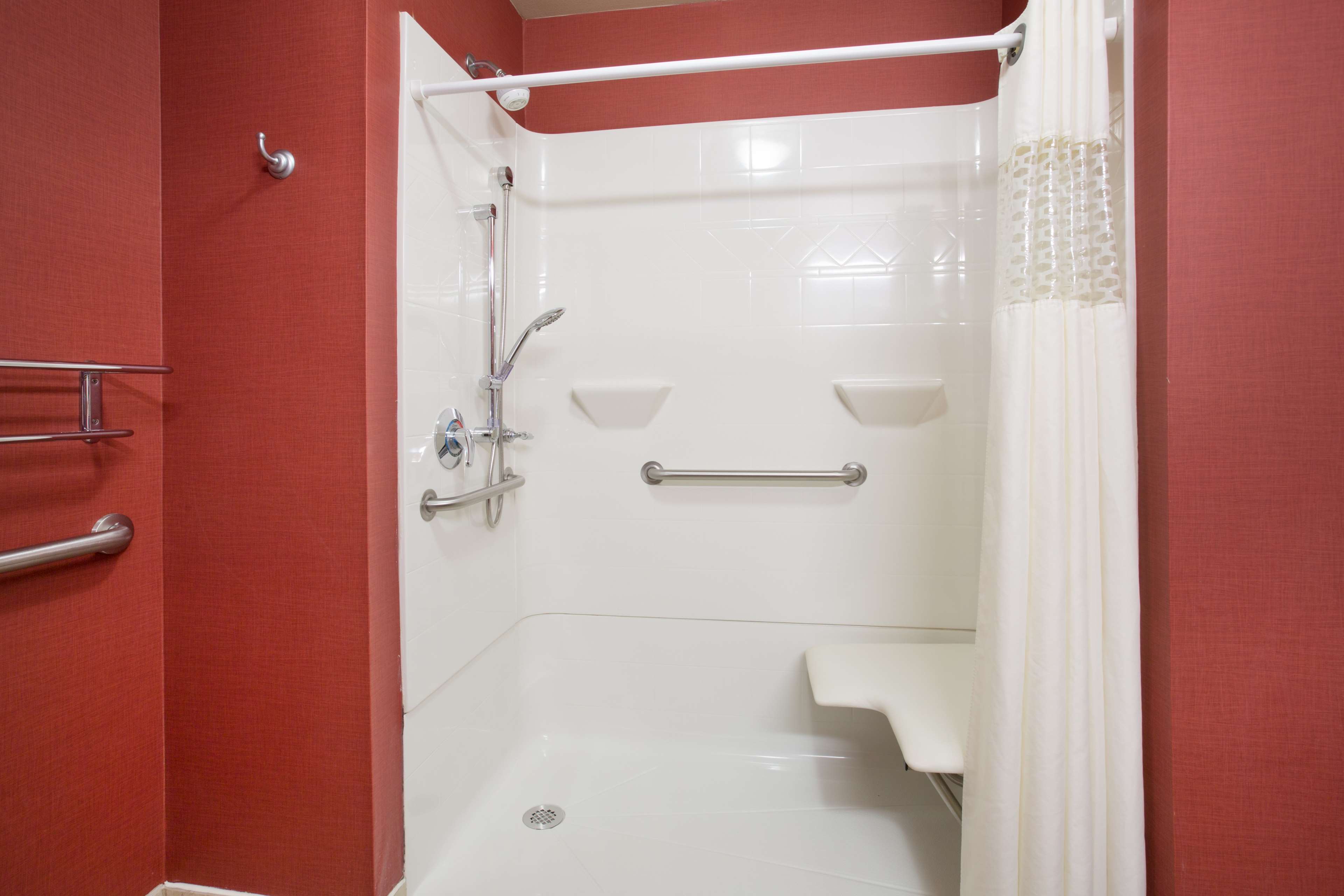 Guest room bath