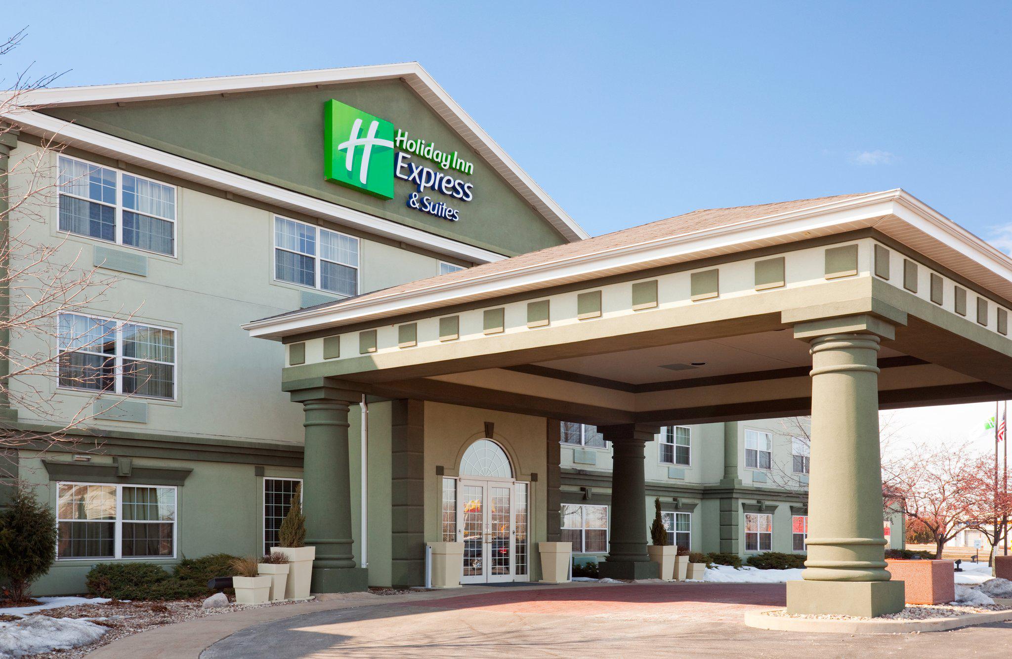 Holiday Inn Express & Suites Oshkosh-Sr 41 Photo