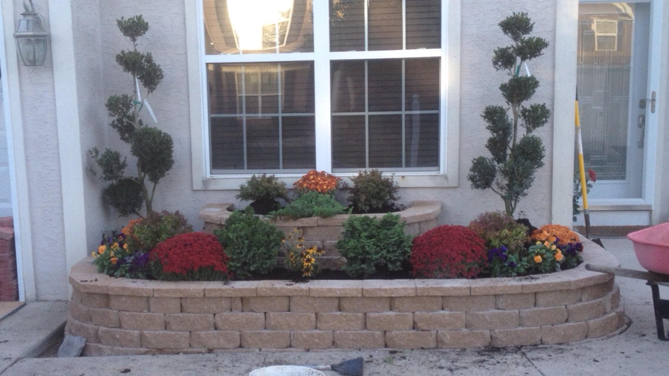 Constructed retaining walls and design bed