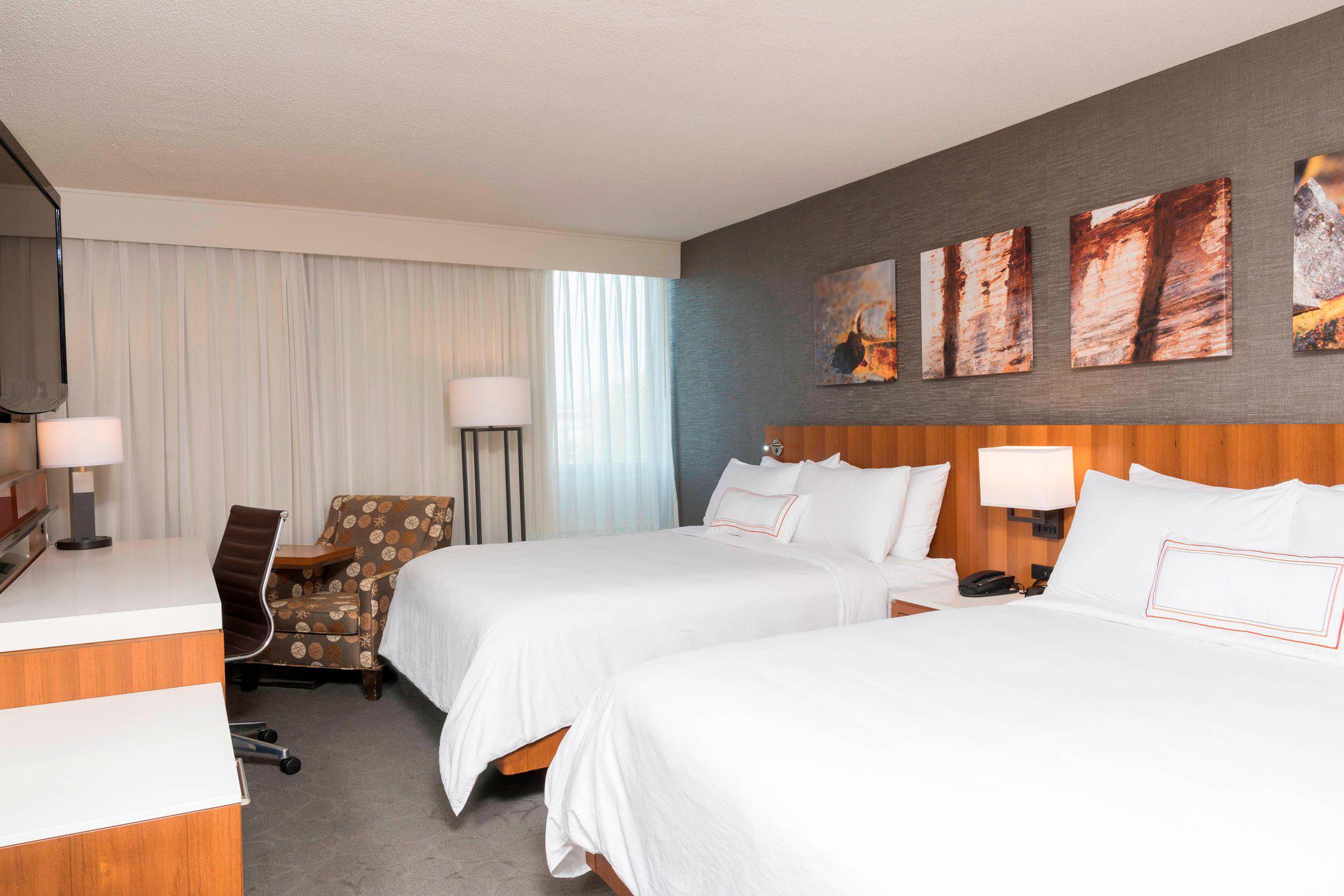 Delta Hotels by Marriott Grand Rapids Airport Photo