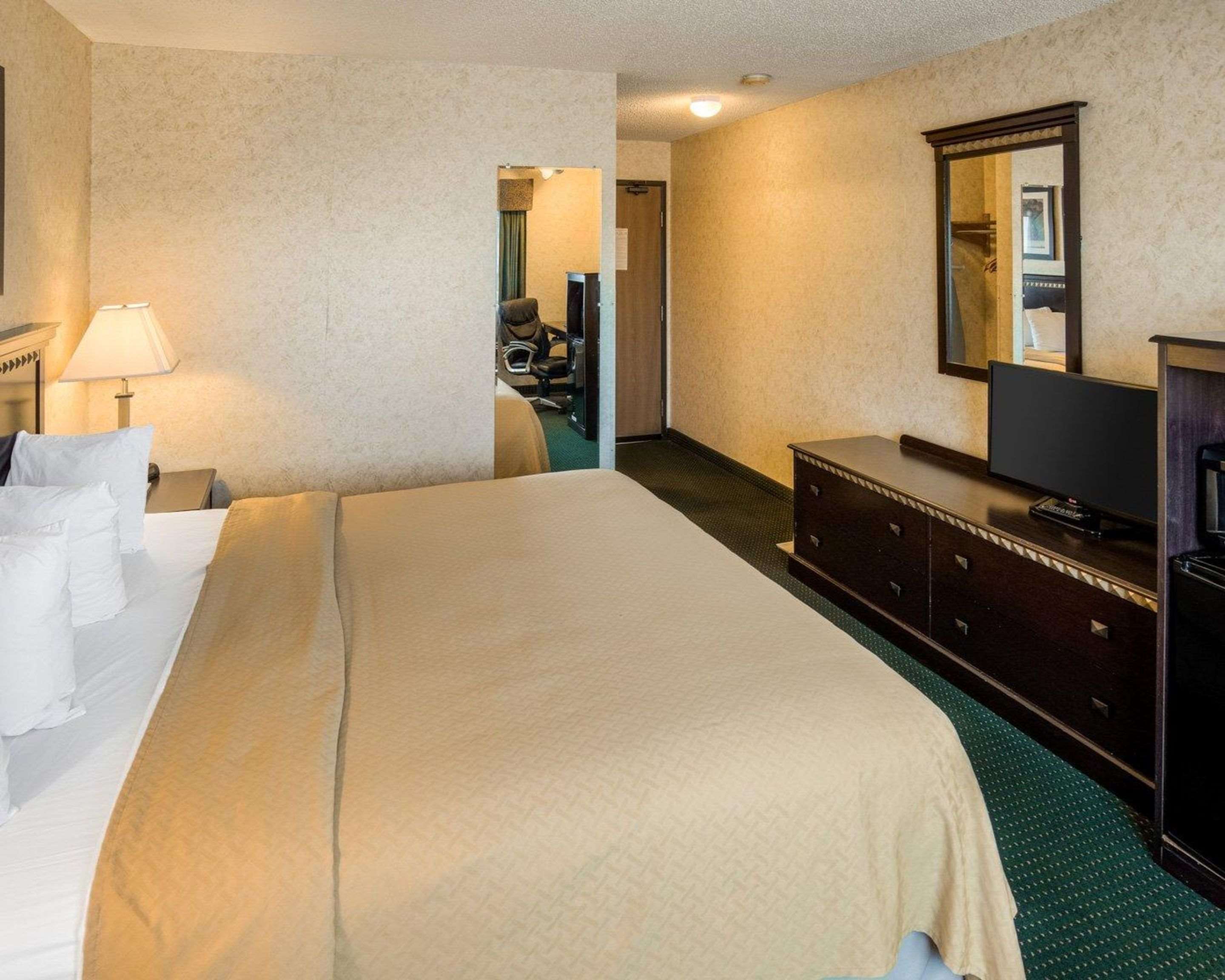 Quality Inn Near Northtown Mall & National Sports Center Photo