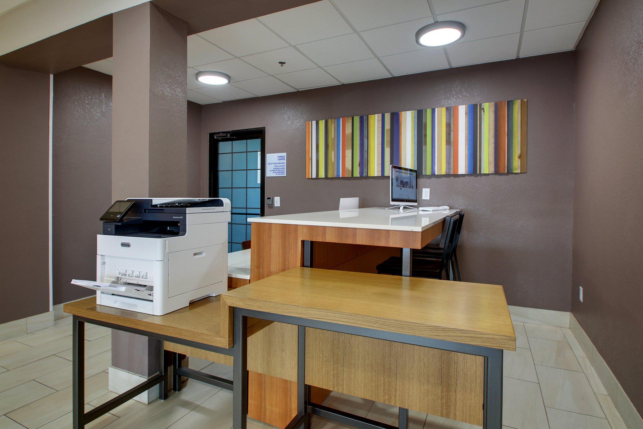 Holiday Inn Express & Suites Lebanon Photo