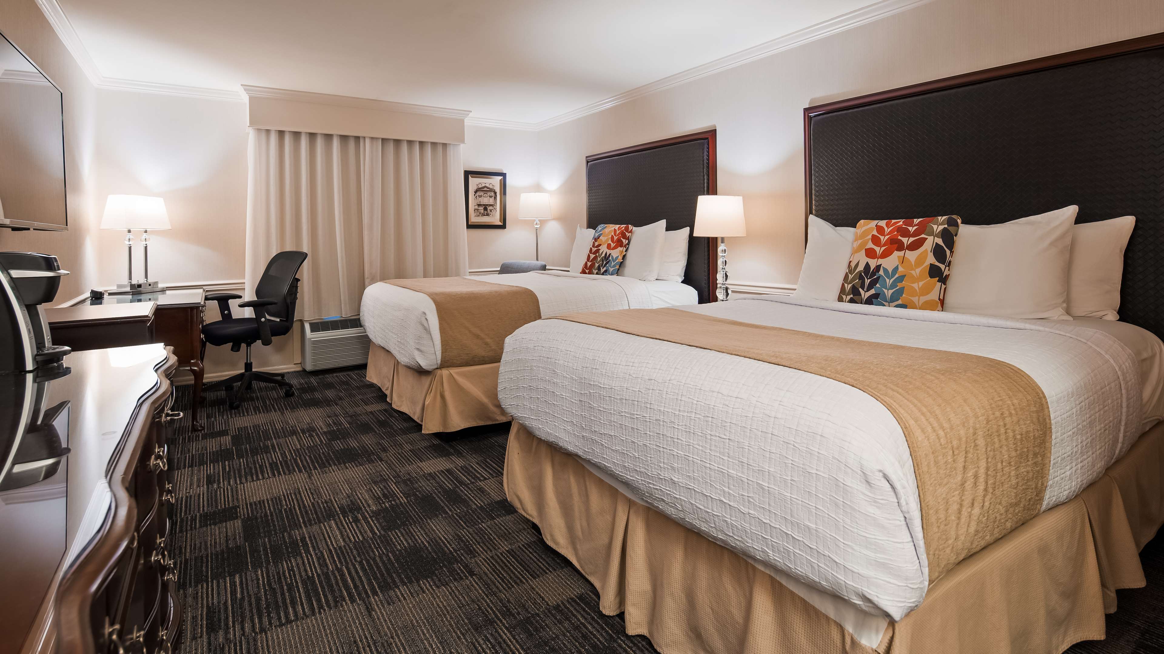 Best Western Heritage Inn Photo