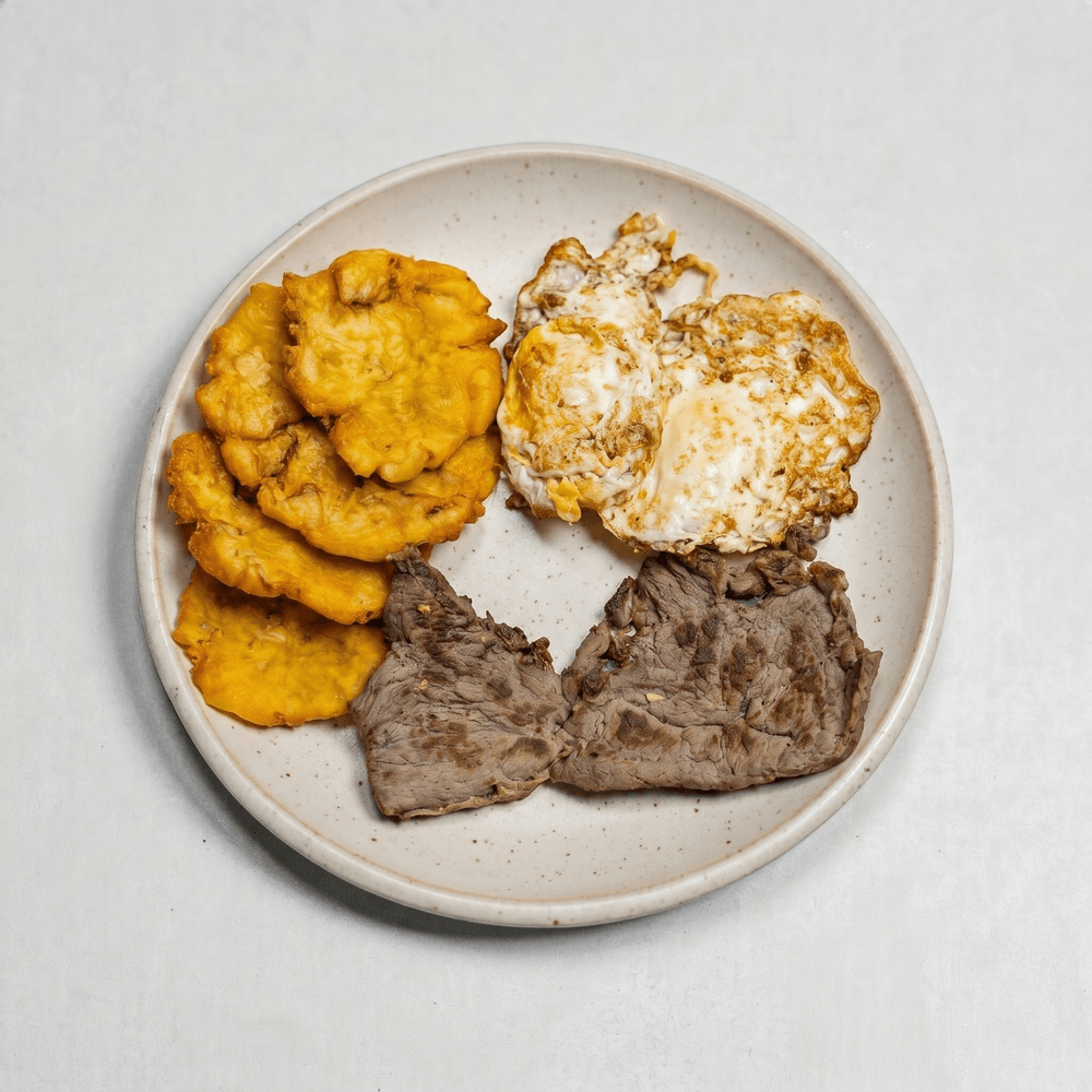 Steak & Eggs / Huevos Con Carne