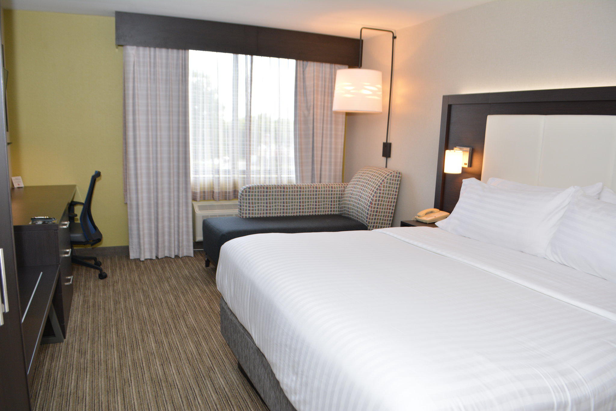 Holiday Inn Express & Suites Waterville - North Photo