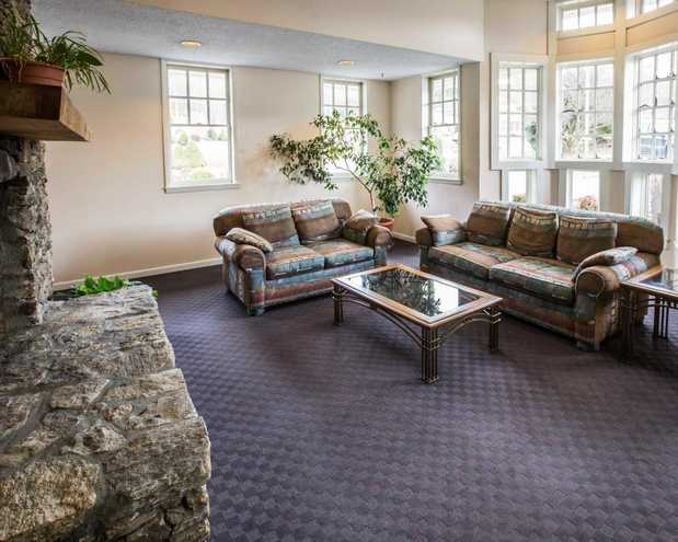Images Rodeway Inn & Suites On The River