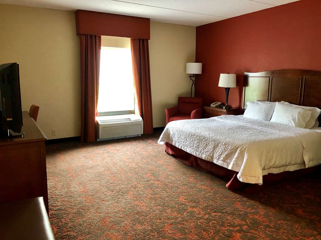 Hampton Inn & Suites Woodstock, VA Image