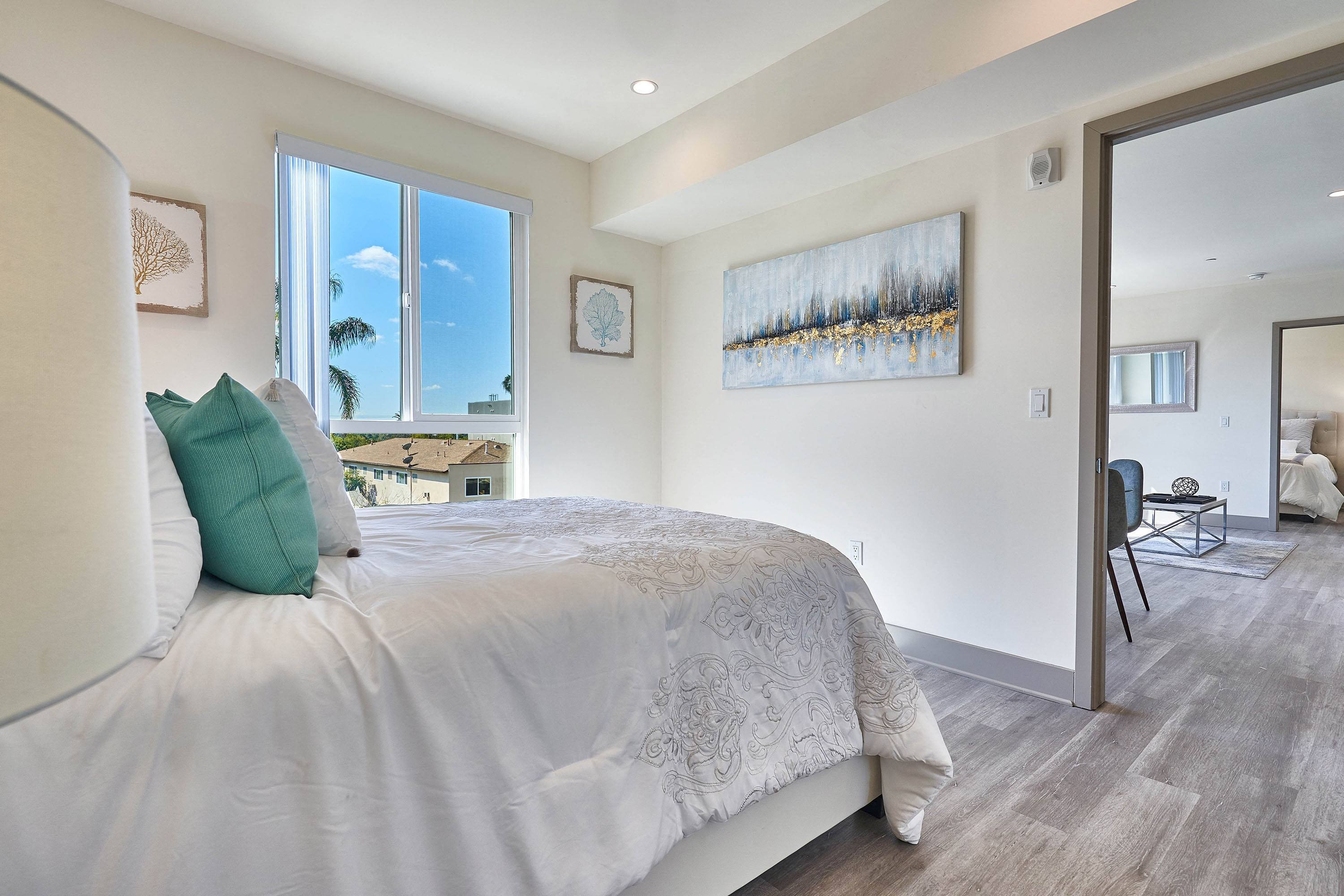 Lido Apartments - 4847 Oakwood