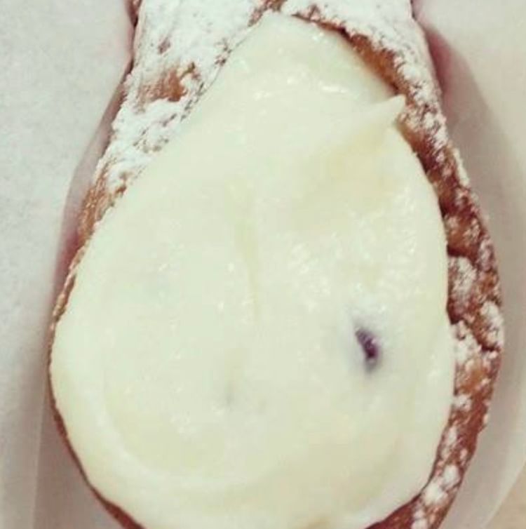 Authentic Sicilian Cannoli