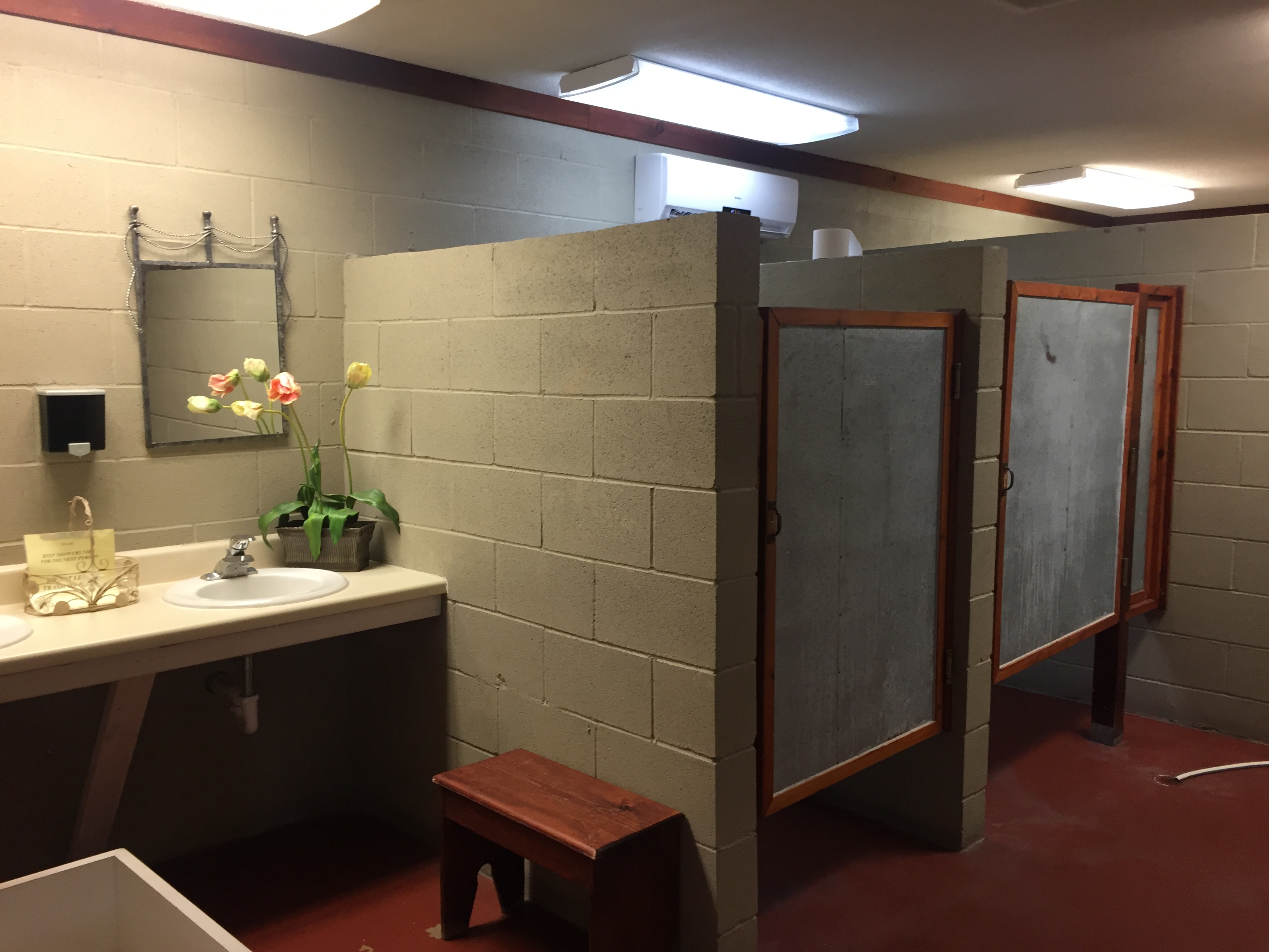 Wagon Wheel RV Park & Cabin Rentals Image