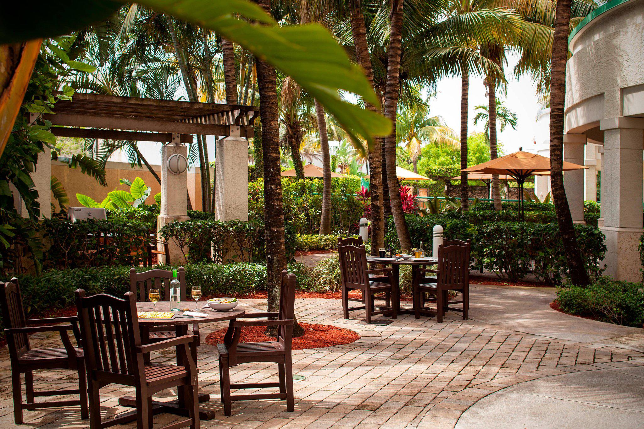 Courtyard by Marriott Fort Lauderdale Airport & Cruise Port Photo