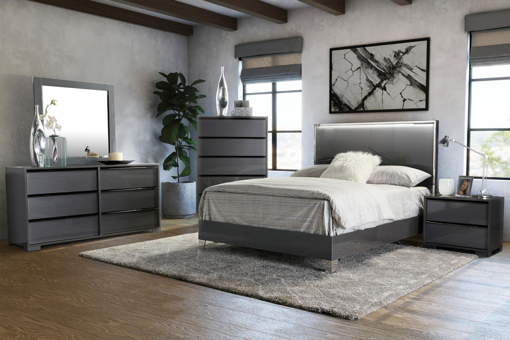 King Logica Bed w/Dresser, Mirror, Nightstand, Chest