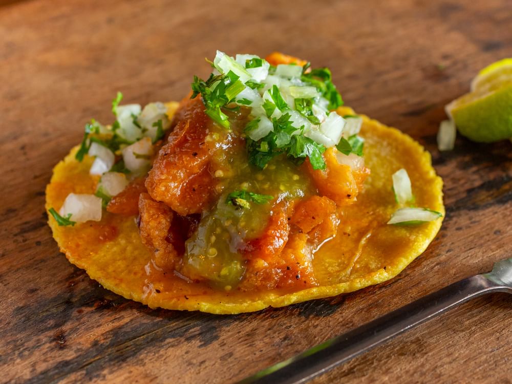 Taco Chicharron en Salsa Roja