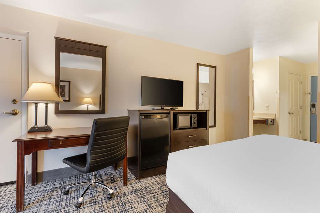 Best Western Visalia Hotel Image