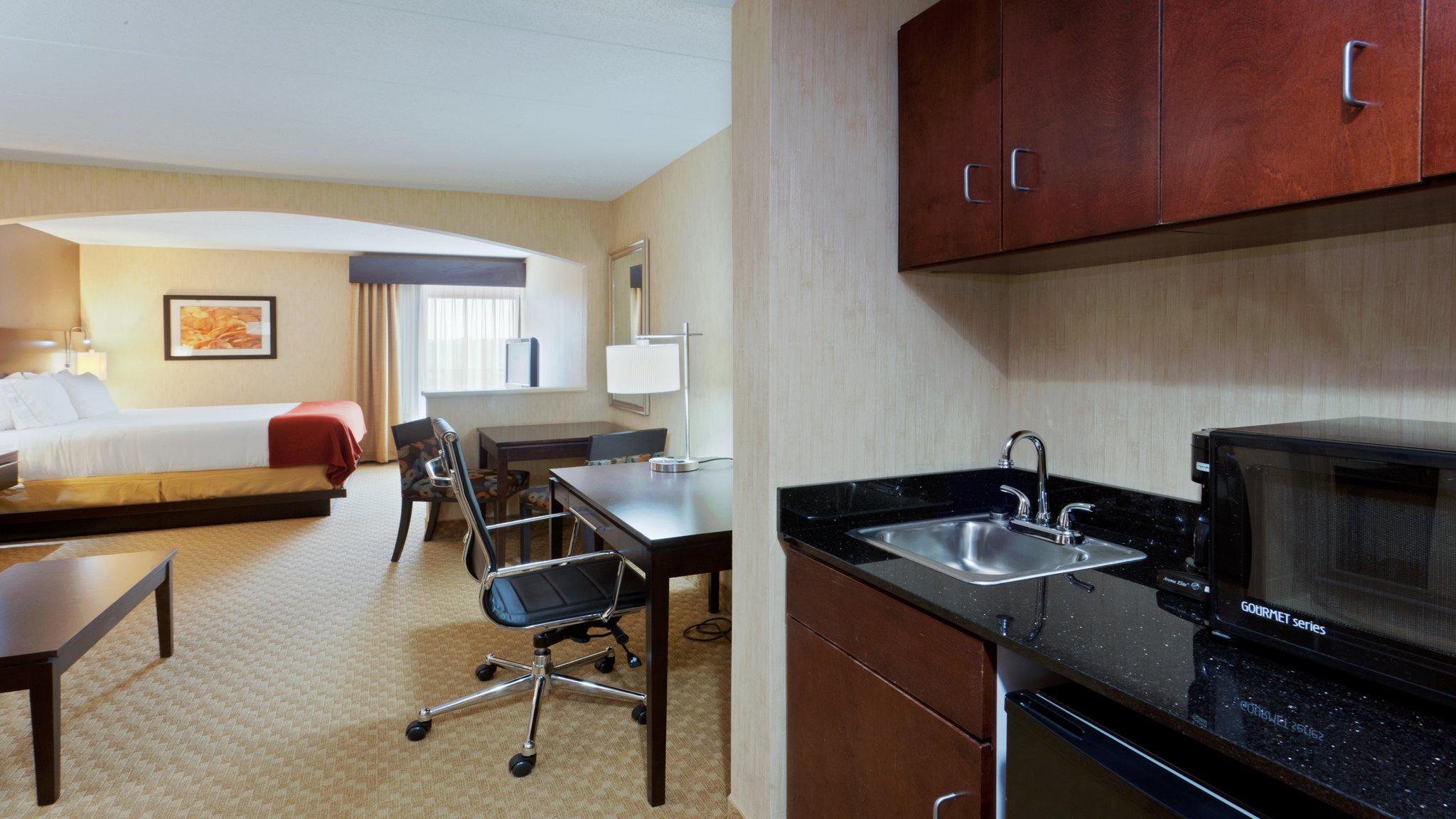 Holiday Inn Express & Suites Dover Photo