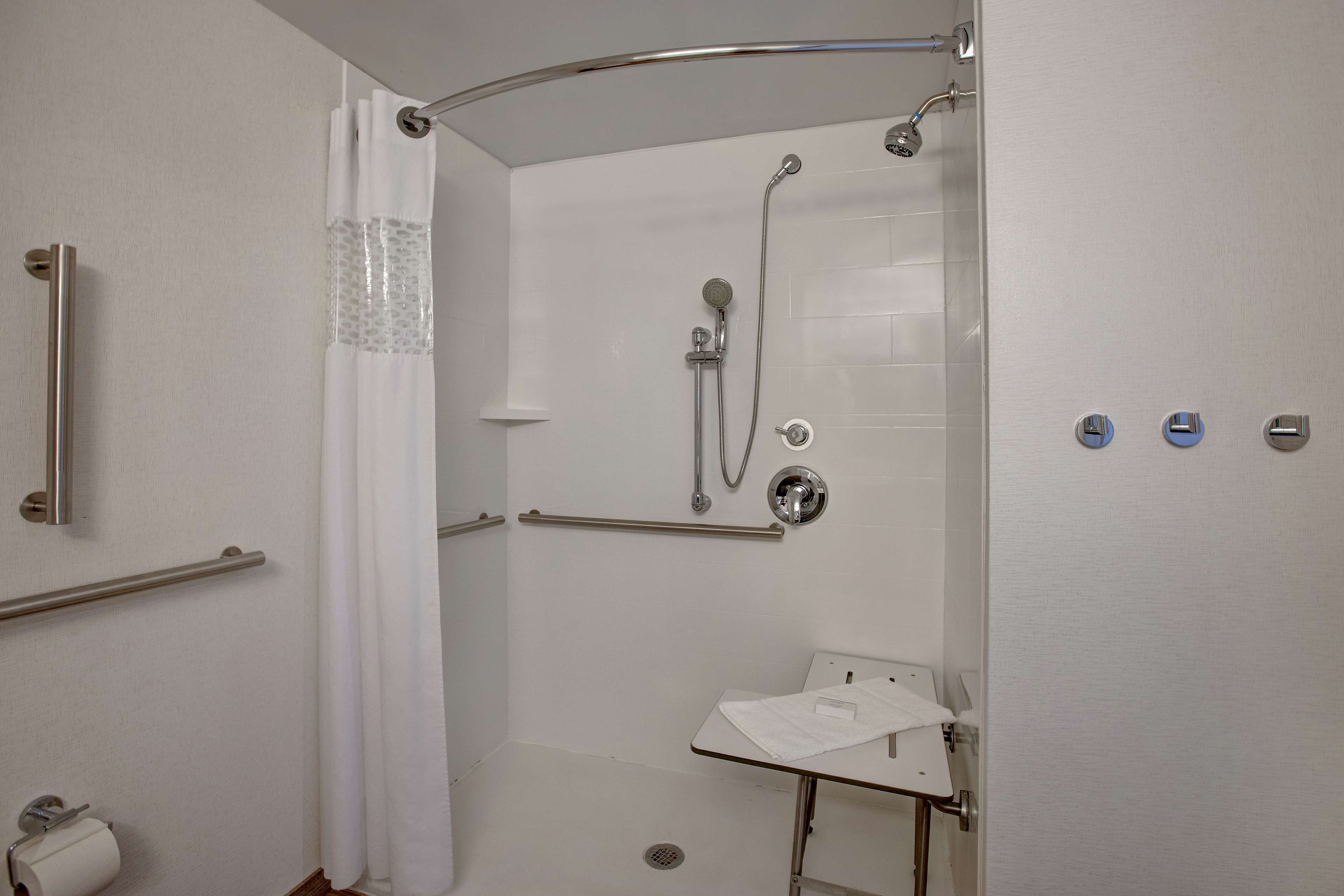 Guest room bath