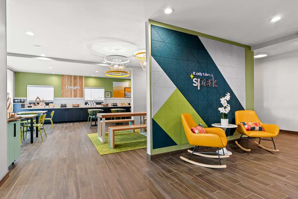 Spark by Hilton Hershey Near the Park Logo