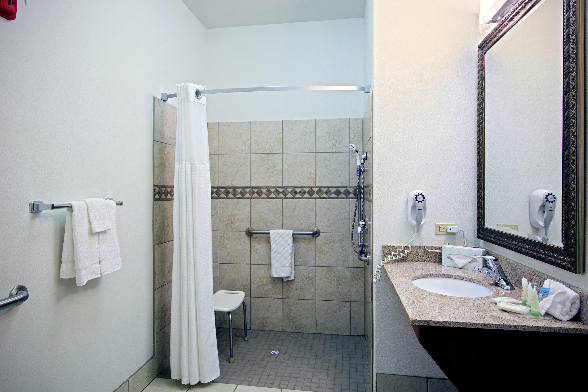 Staybridge Suites Rockford Photo