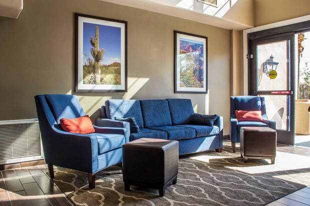 Images Comfort Inn & Suites at Talavi
