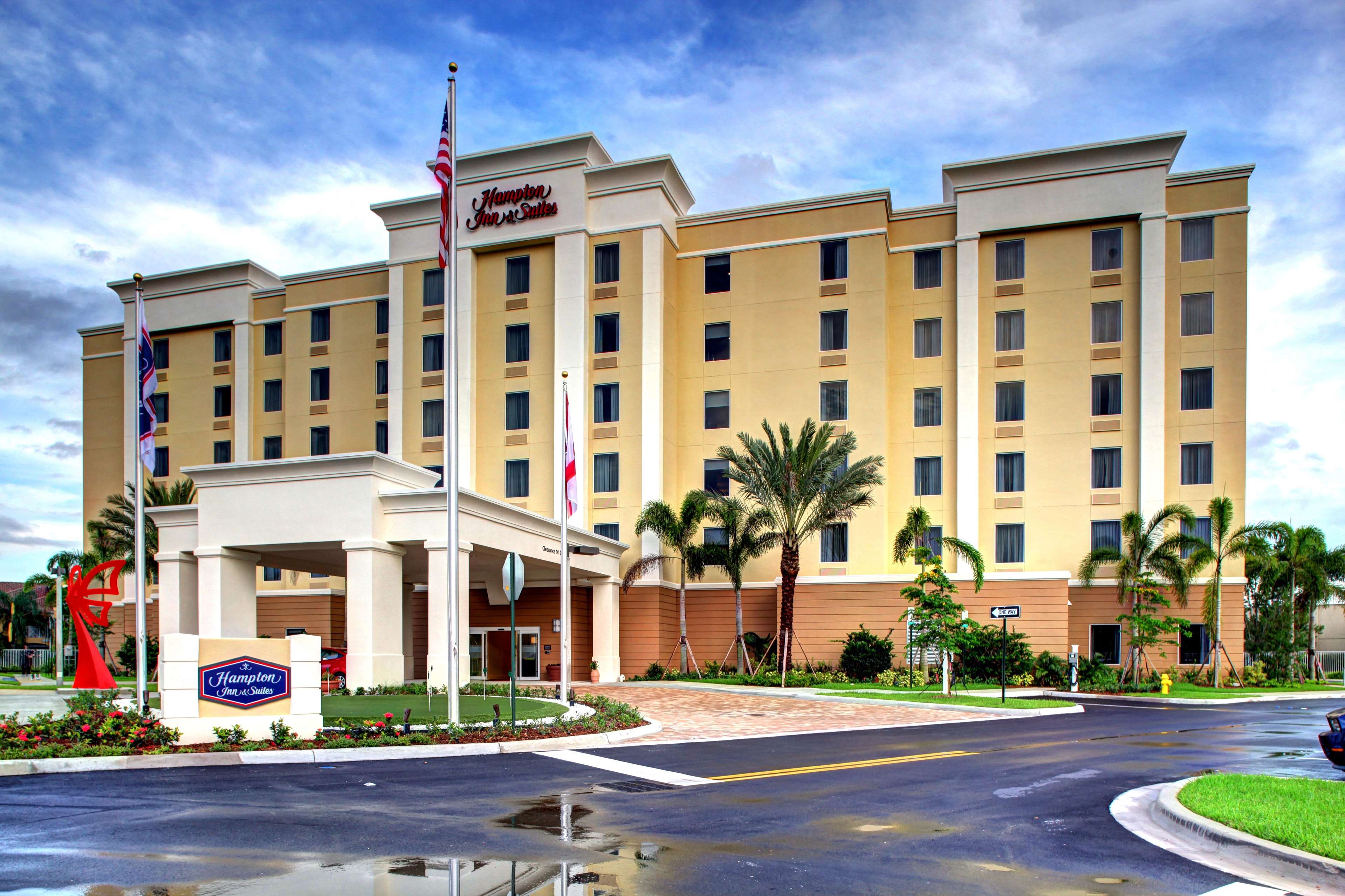 Hampton Inn & Suites Coconut Creek Photo