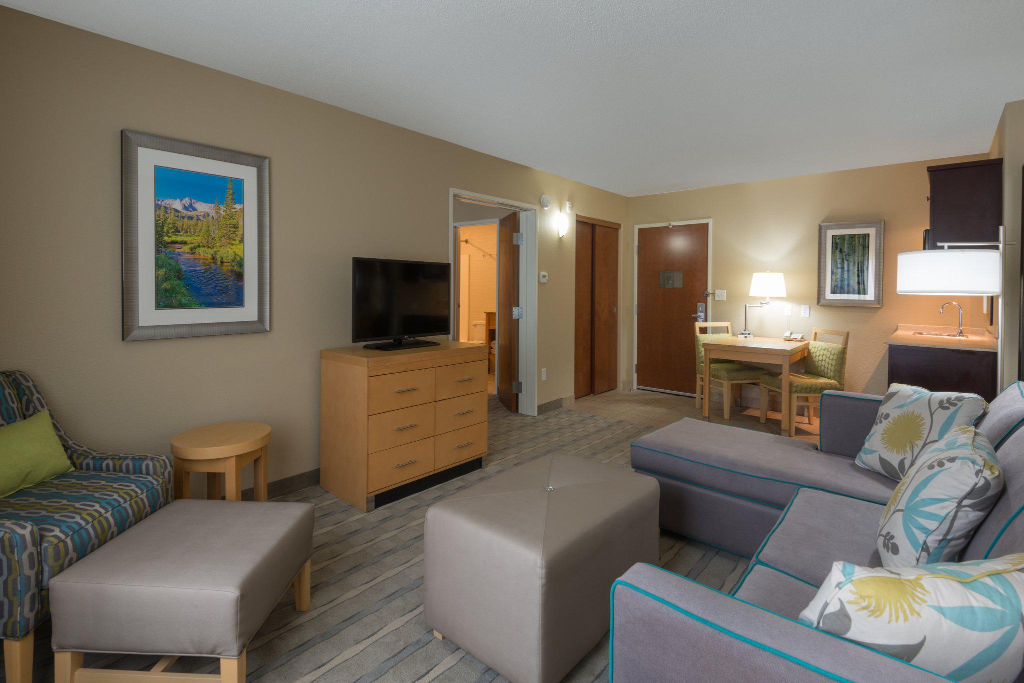 Holiday Inn Express & Suites Wheat Ridge-Denver West Photo